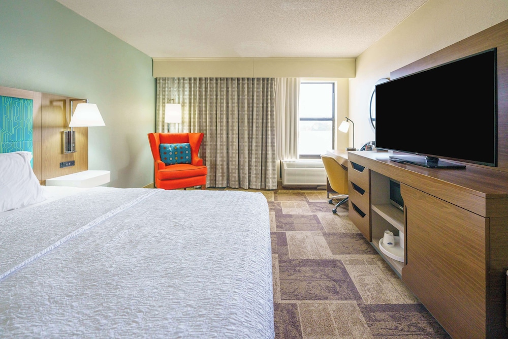 Hampton Inn Hutchinson - photo 41