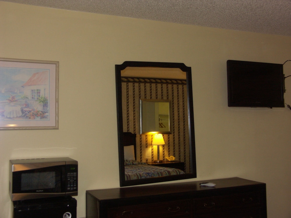 Deerwood Inn and Madison Campground - photo 7