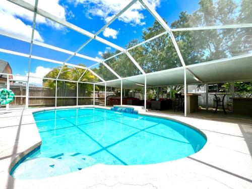Private Oasis Retreat Heated Pool Hot Tub Beaches in Tampa, United States