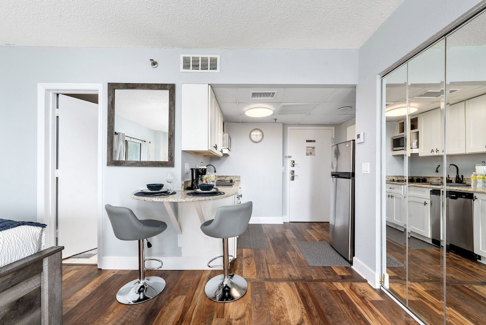 The Enclave Hotel and Suites - photo 18