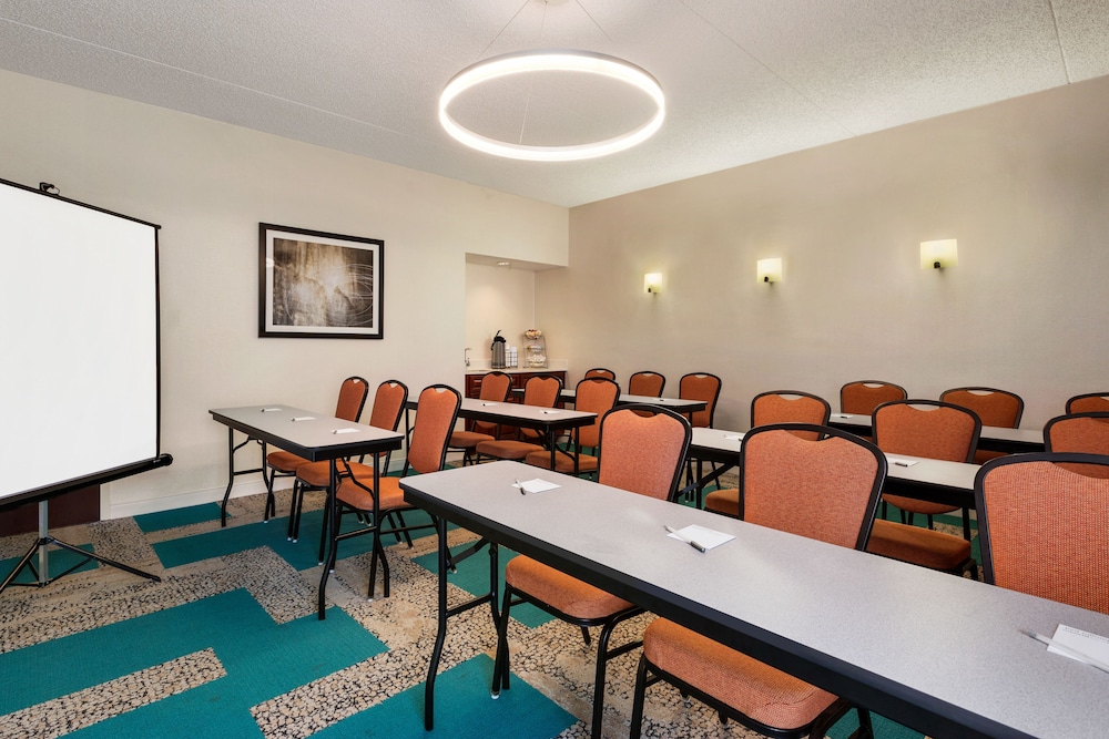 Hampton Inn Philadelphia Mt. Laurel - photo 25