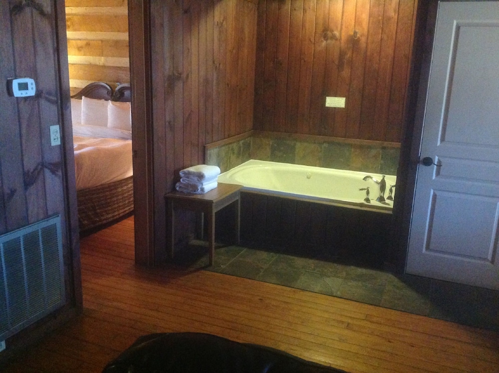 The Smokehouse Lodge and Cabins - photo 45