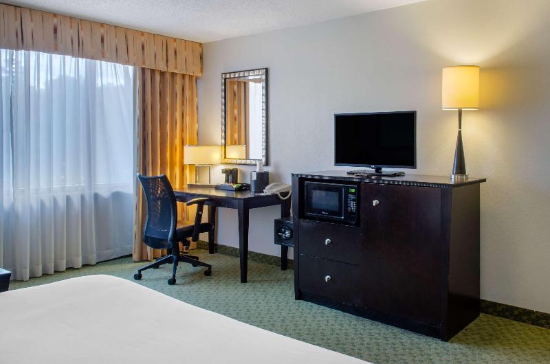 Ramada by Wyndham Shreveport Airport - photo 17