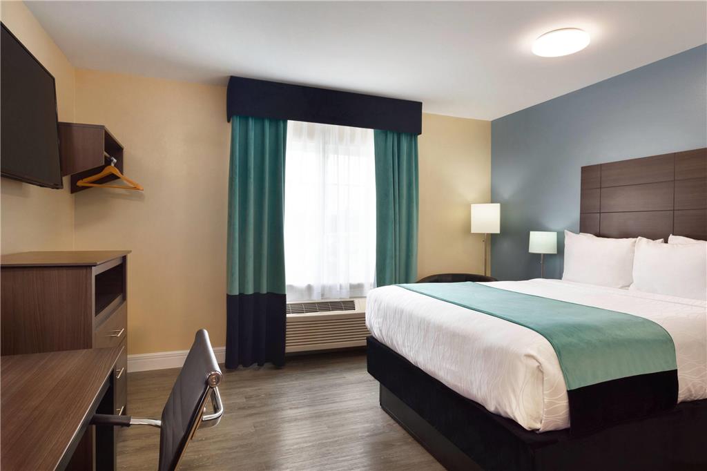 Hawthorn Suites by Wyndham St. Robert - photo 8