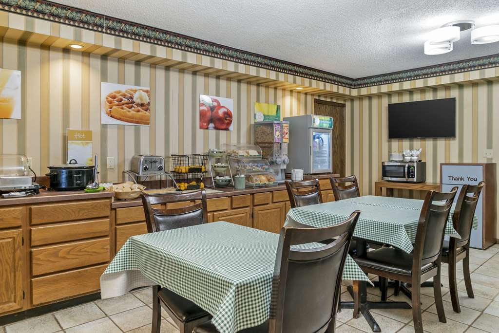 Quality Inn Saint Ignace I 75 - photo 11