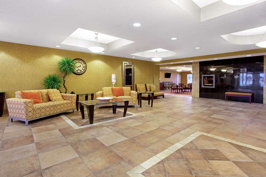 La Quinta Inn & Suites by Wyndham Bismarck - photo 9