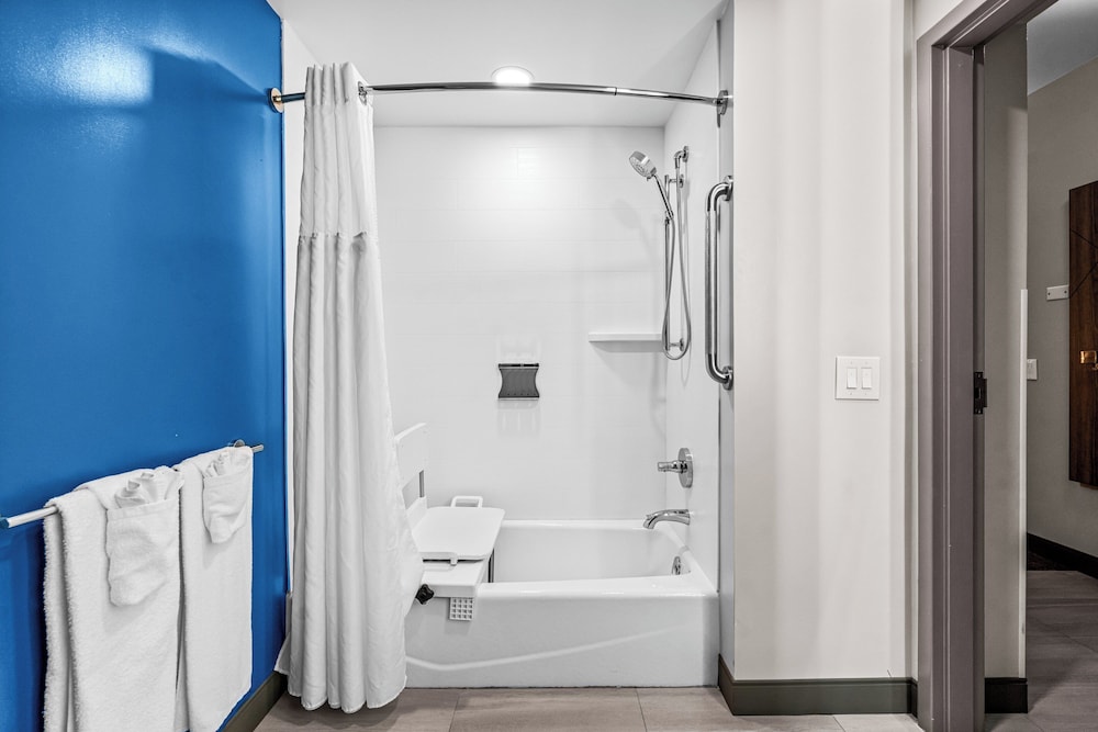 Holiday Inn Express Hotel & Suites Carneys Point by IHG - photo 12