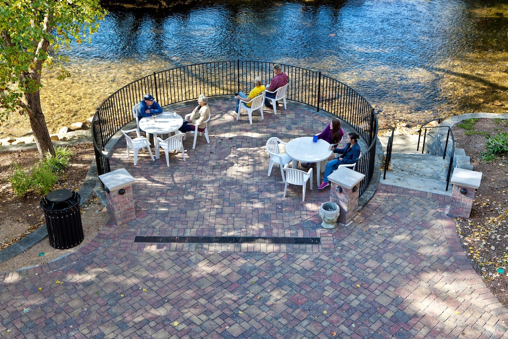 Helendorf River Inn Suites & Conference Center - photo 14