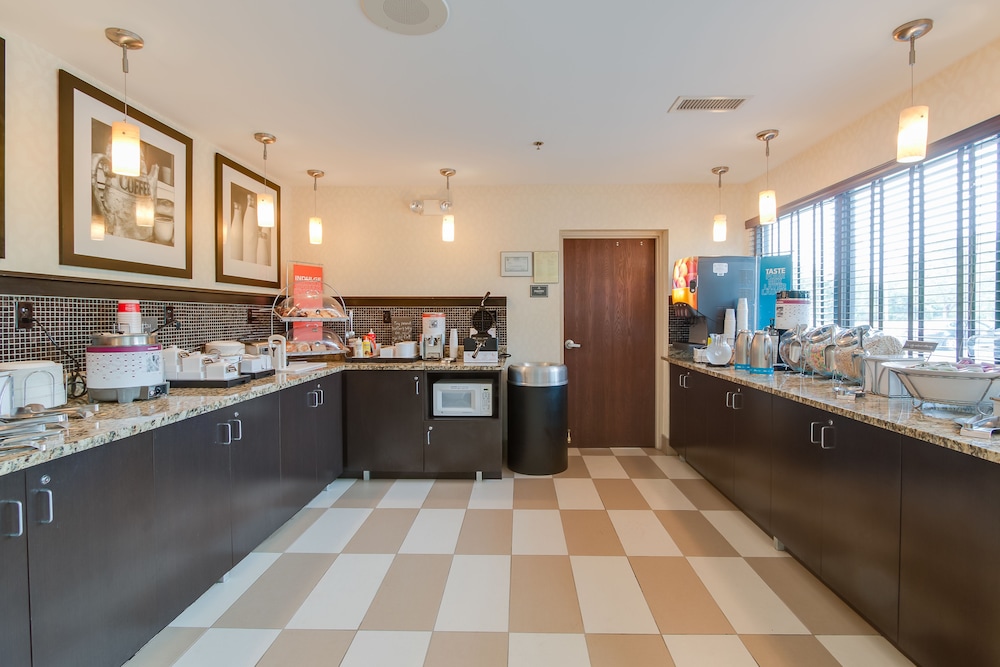 Hampton Inn Dickson - photo 38