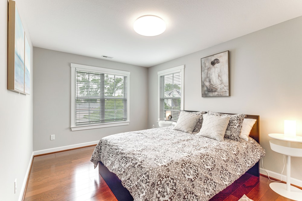 Modern Virginia Beach Retreat in Resort District - photo 16