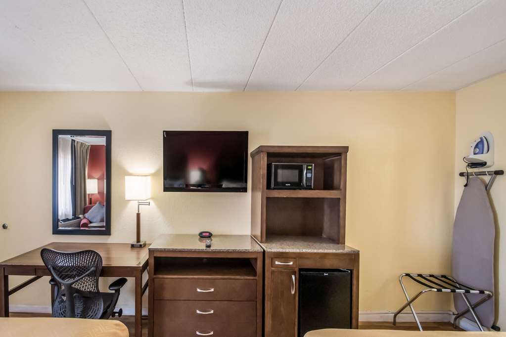 Econo Lodge Kearney Liberty - photo 17