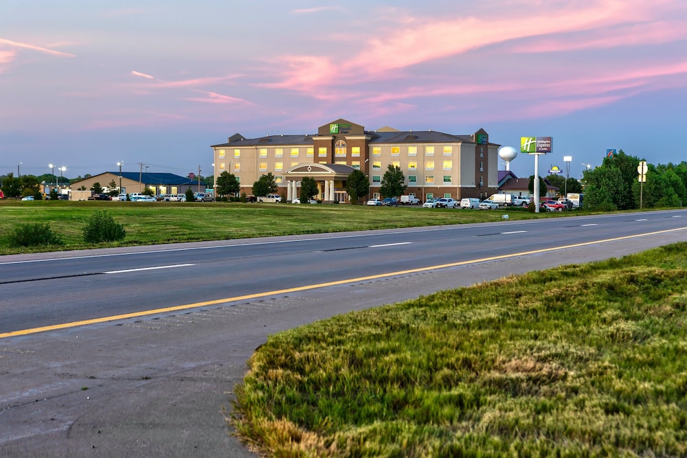 Holiday Inn Express Salinas by IHG - photo 34