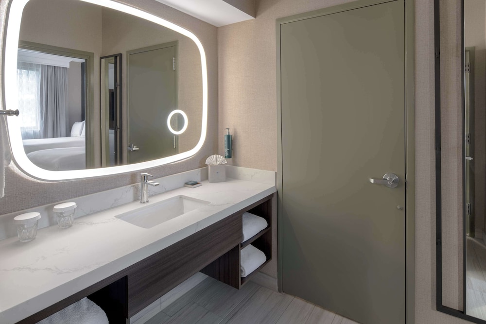 DoubleTree Suites by Hilton Hotel Mt. Laurel - photo 21