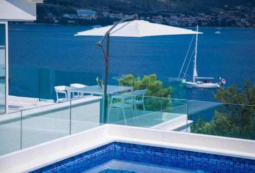 Casa Blanca White House — 4-Star Luxury Hotel in Okrug Gornji, Croatia