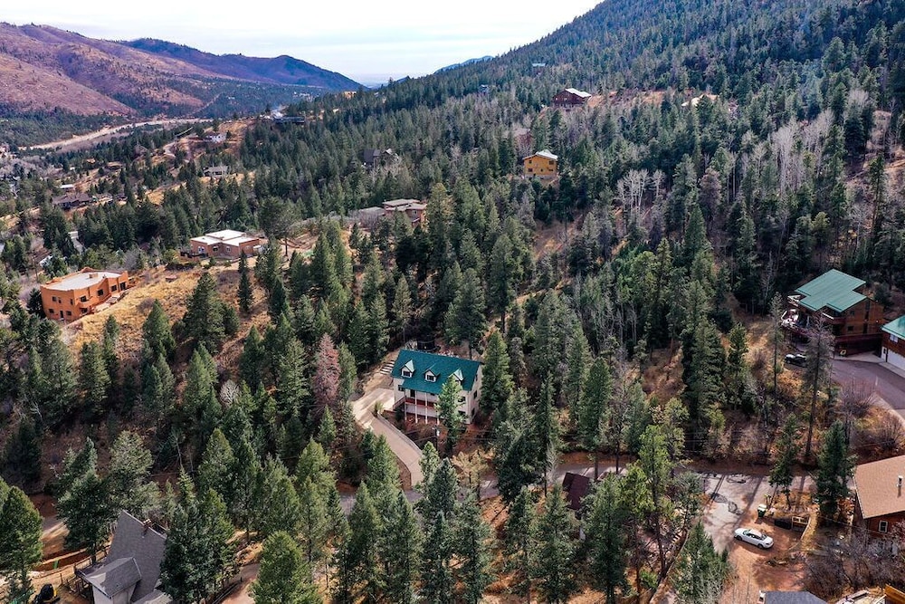 4bdhot Tubping Pong Pool Table Gymmnt Retreat — Cascade