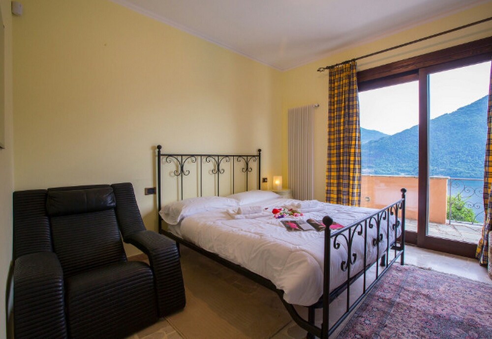 Villa Isola Verde — 4-Star Luxury Hotel in San Mamete, Italy