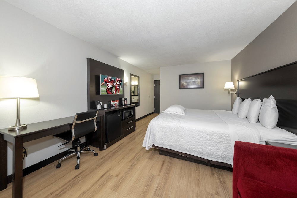 Red Roof Inn PLUS Huntsville - photo 29