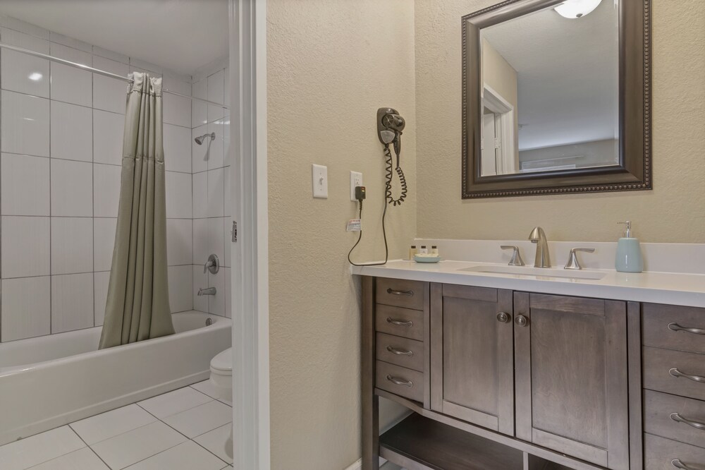 Capital O Hotel Richmond Hill Savannah area I 95 - photo 31