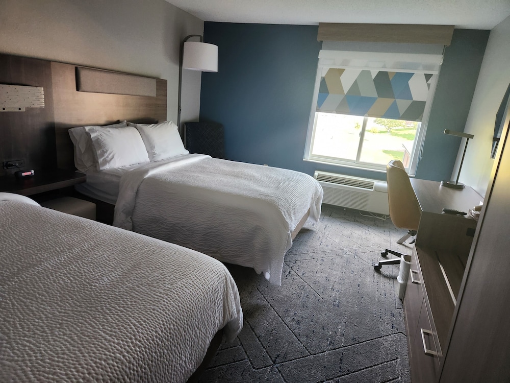 Holiday Inn Express & Suites Alliance by IHG - photo 12