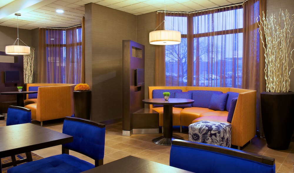 Courtyard by Marriott Bloomington - photo 2