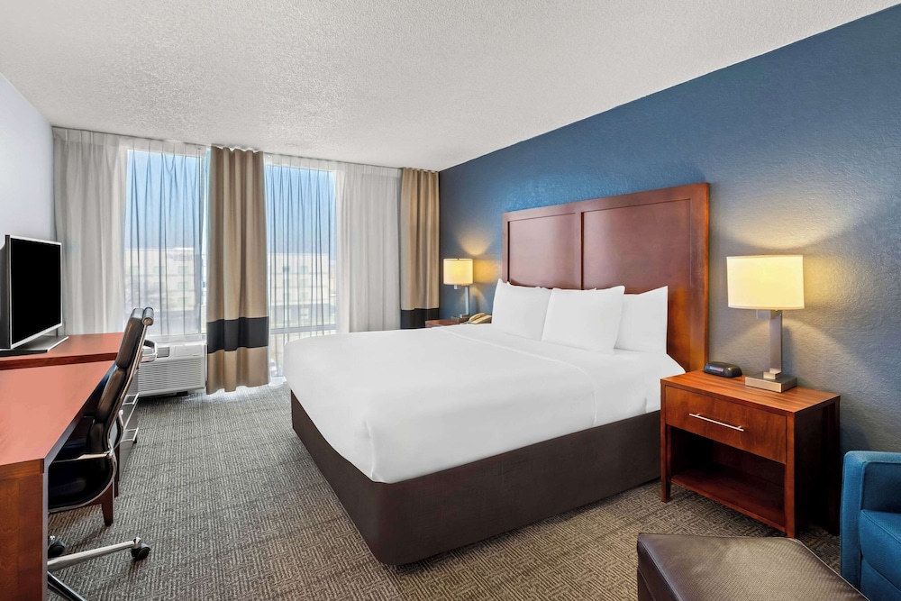 Comfort Inn & Suites Omaha Central - photo 15