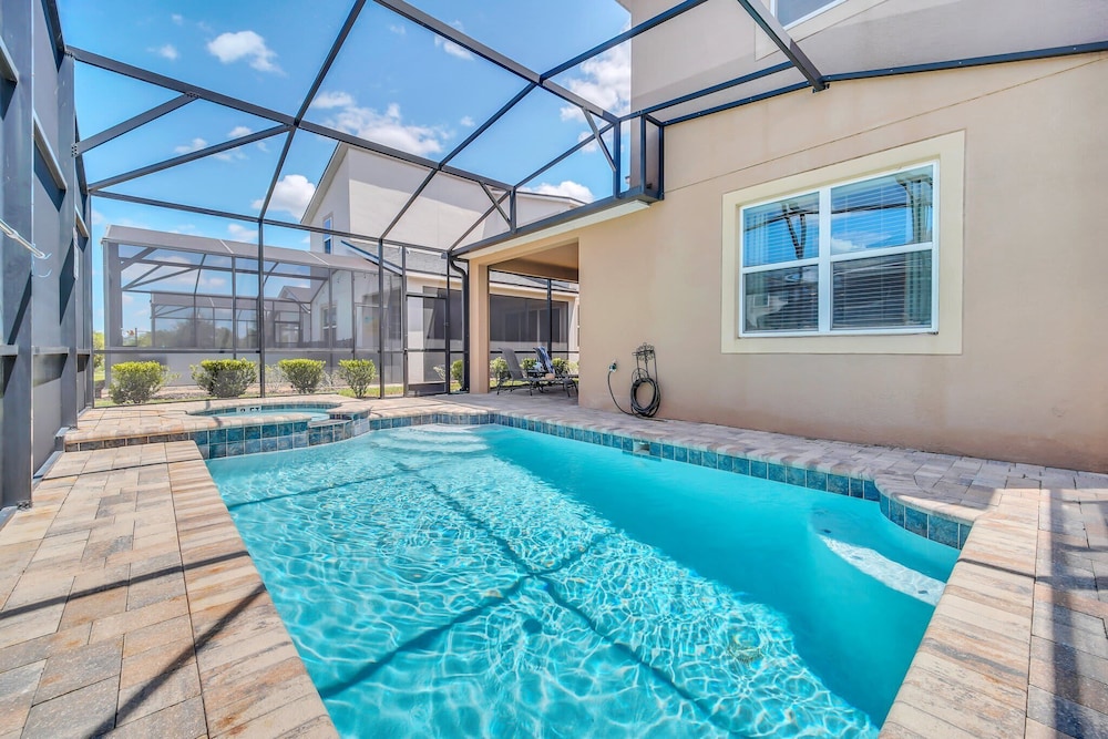 Chic Resort Villa: Themed Rooms Pool & Game Room - photo 42