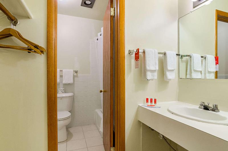 Econo Lodge Wakeeney - photo 17
