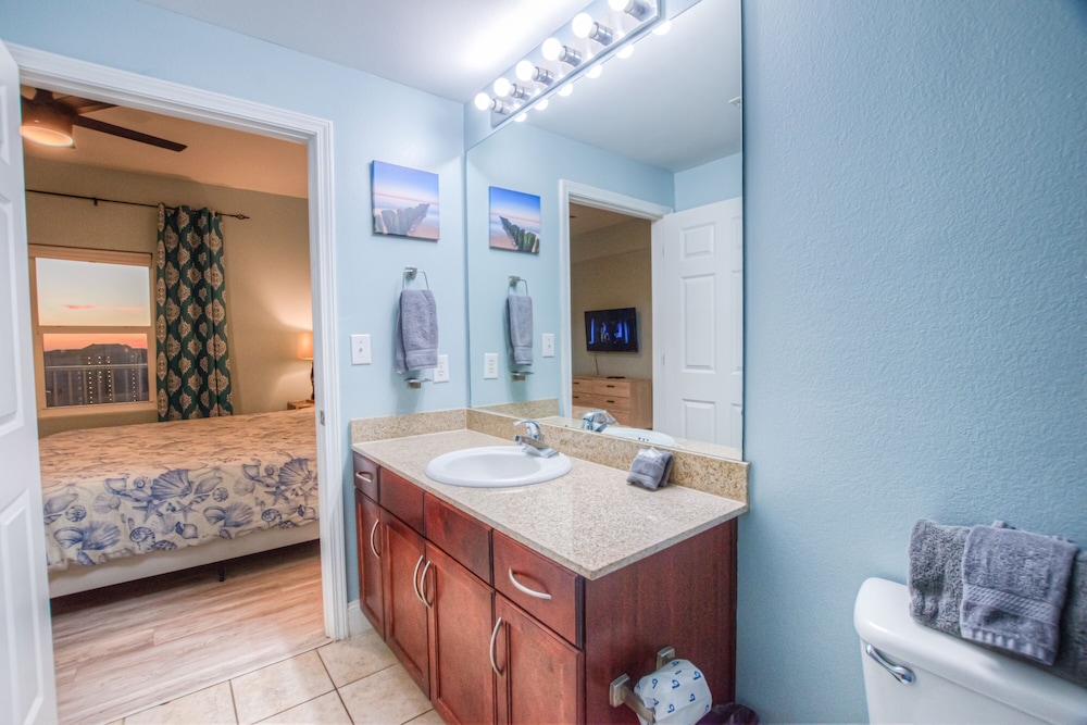 Laketown Wharf Resort by Aneliya's Rentals - photo 807