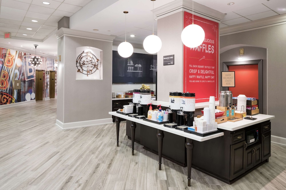 Hampton Inn & Suites Memphis Beale Street - photo 45