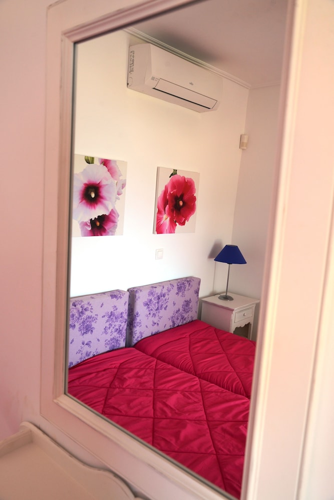 Dio Escapes Houses — Leonidio — photo 5