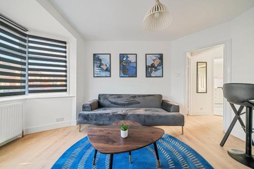 2 Bed Luxury Parking and Garden Close to Heathrow — 4-Star Luxury Hotel in London, United Kingdom