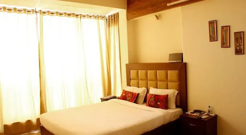 Laurent & Benon Luxury Service Apartment Khar