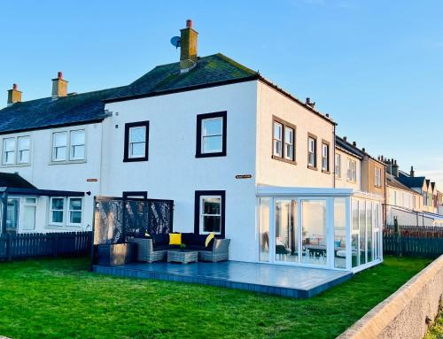 Sunset House On The Beach — 4-Star Luxury Hotel in Maryport, United Kingdom