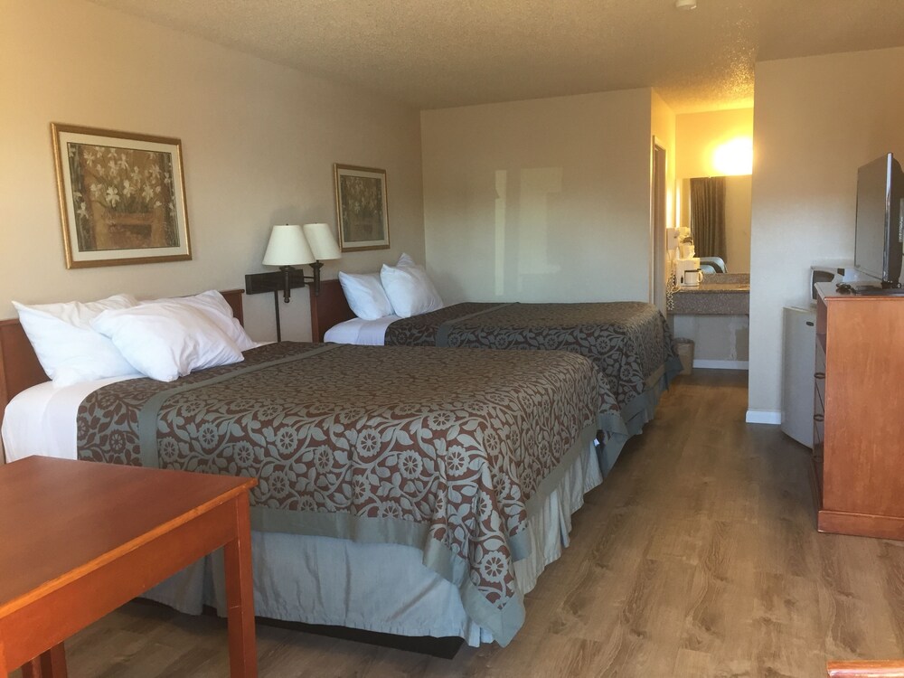 Days Inn by Wyndham Mesa East - featured photo