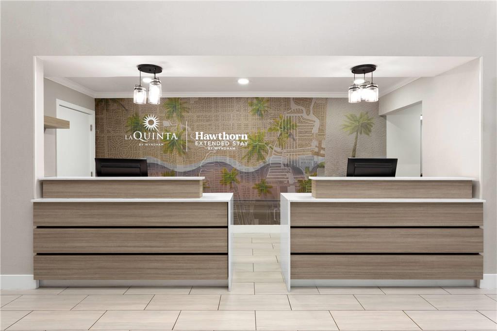 La Quinta Inn & Suites by Wyndham Ft Lauderdale Cypress Cr - photo 5