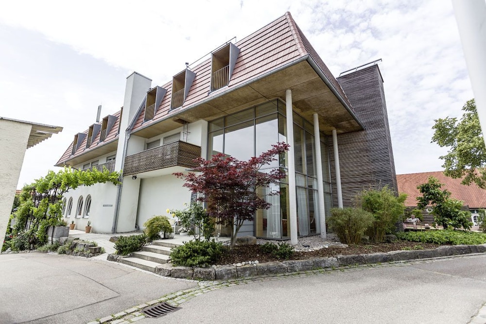 Hotel & Restaurant die Linde - carbon neutral hotel in Wangen