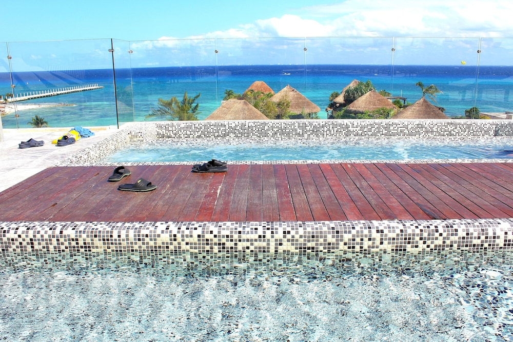 Rooftop pool