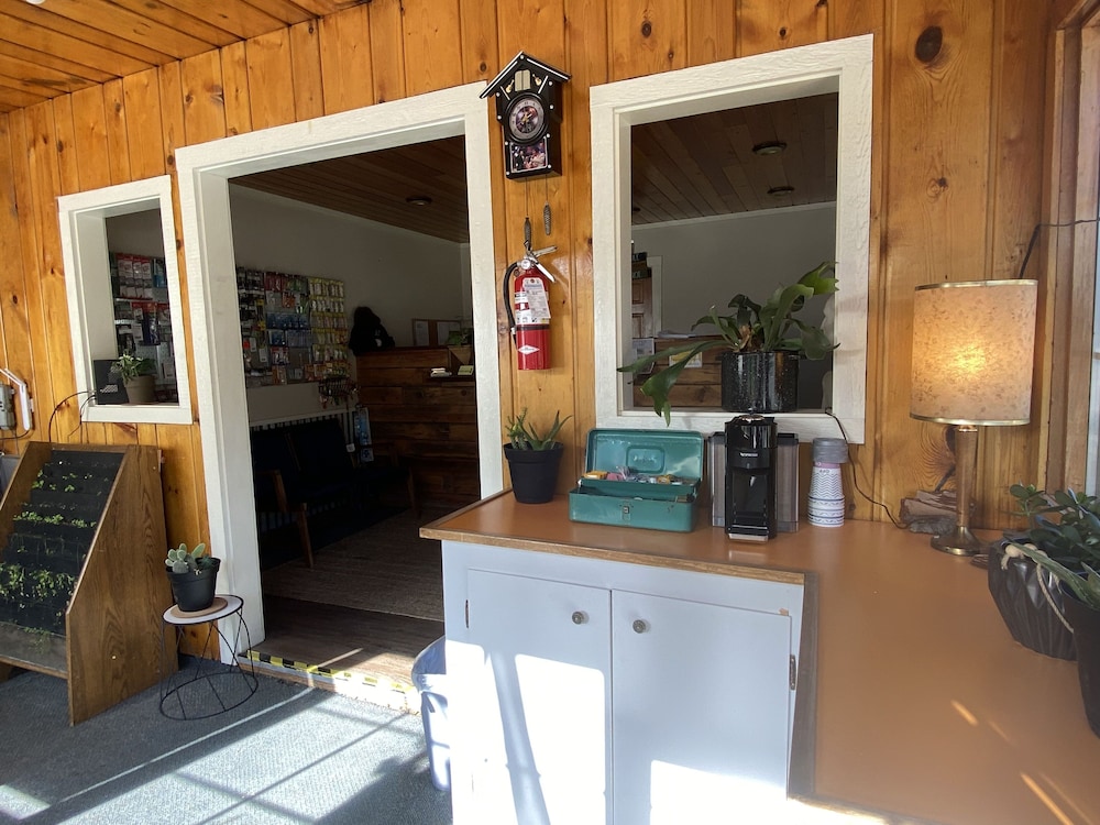 Columbia Point Resort - photo 2