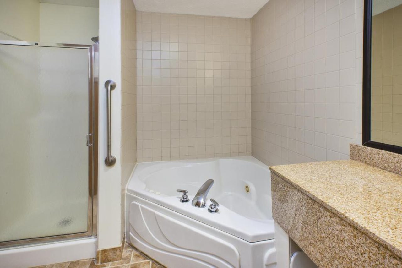 Country Inn & Suites by Radisson Benton Harbor St. Joseph MI - photo 19