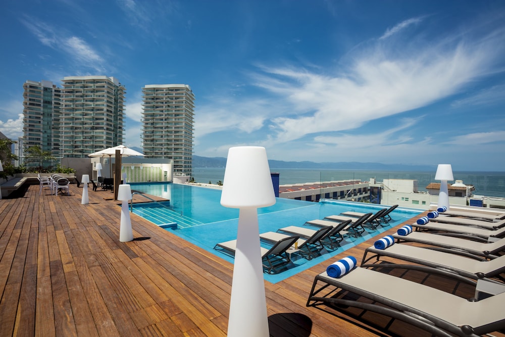 Rooftop pool