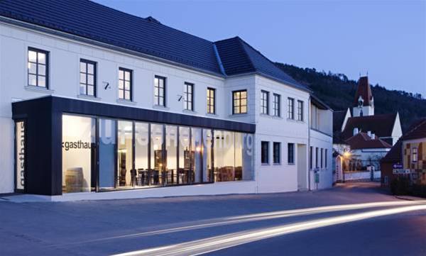 Hotel Zur Schonenburg - carbon neutral hotel in See