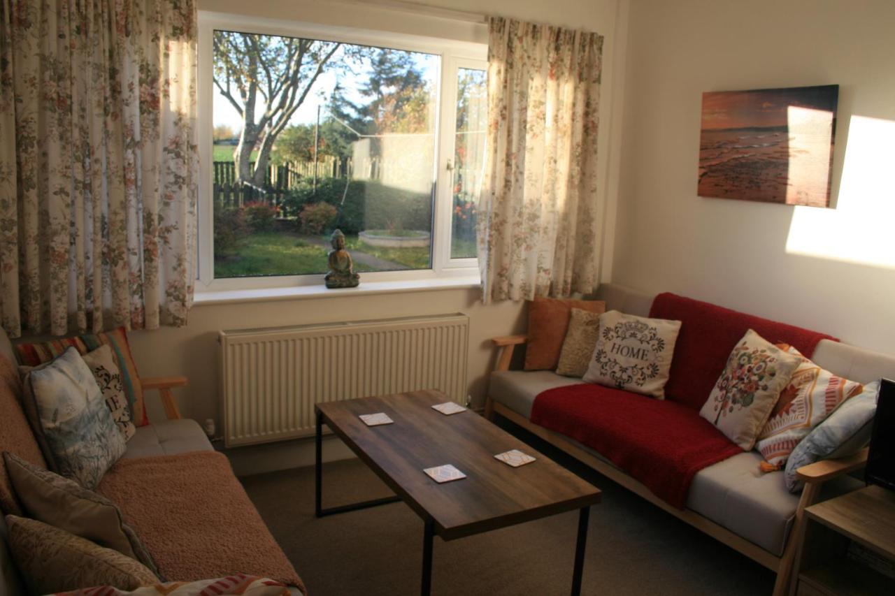 Simla Bungalow Tetney Spacious Parking Private Garden — 4-Star Luxury Hotel in Tetney, United Kingdom