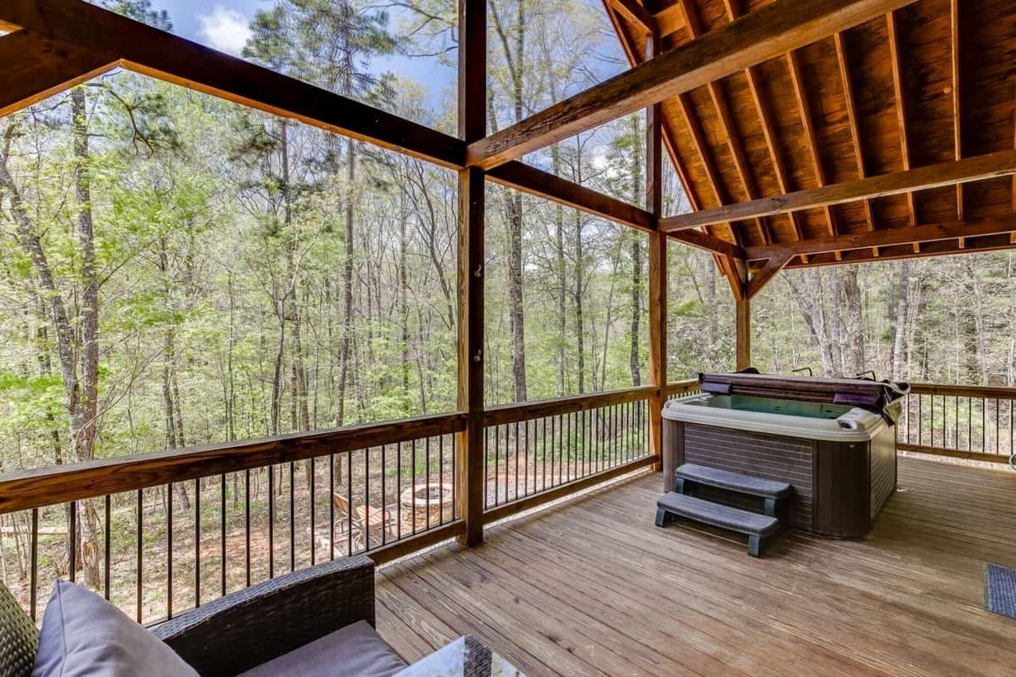 Valley Views From Romantic Cabin w Sauna — 4-Star Luxury Hotel in Cornelia, United States