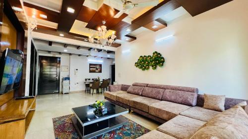 BluO 3BHK Green Park Private Garden Lift Balcony — 4-Star Luxury Hotel in New Delhi, India