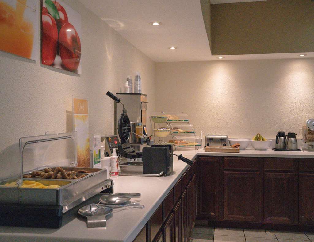 Quality Inn & Suites Yuma - photo 43