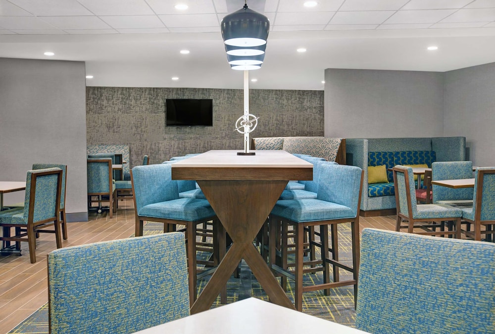 Hampton Inn Westfield - photo 30