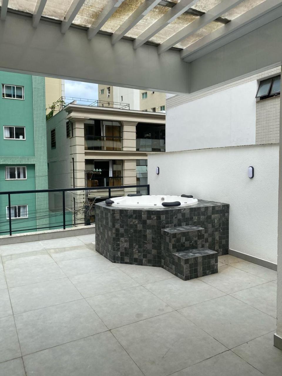 Triplex 3850 Suites