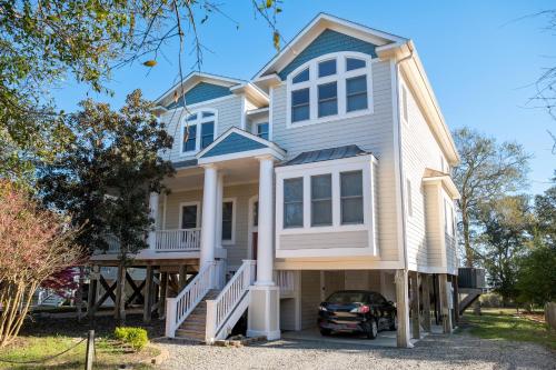 Beachfront Bliss by Oak Island Accommodations - featured photo