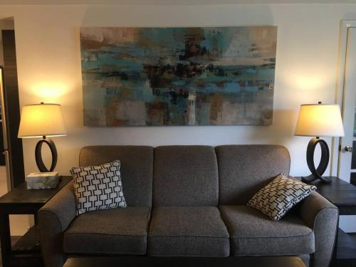 Comfy 3 Bedroom Home with Modern Upgrades — 4-Star Luxury Hotel in London, Canada