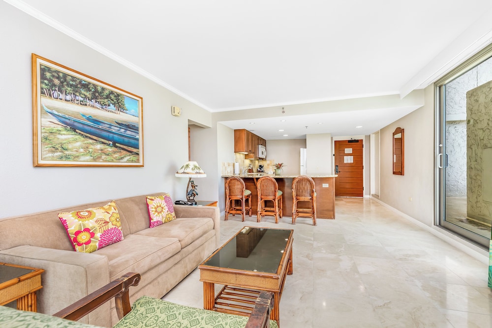 Luana Waikiki Hotel & Suites - photo 81